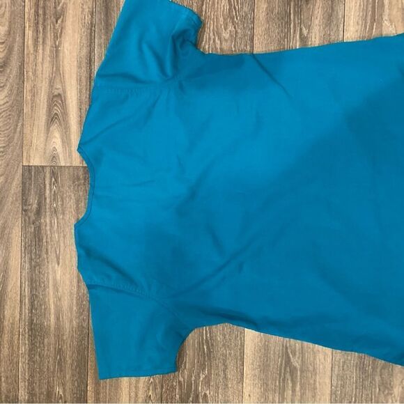 Carhartt Women’s Scrub Top Size Large - Picture 4 of 4